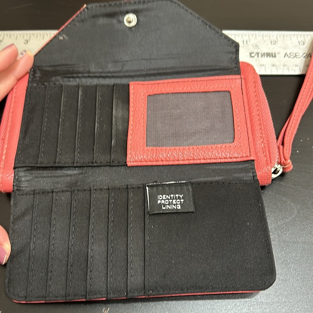 Adorable Tahari pink wristlet! - Picture 3 of 9
